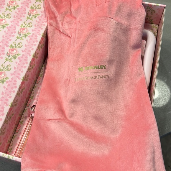 LoveShackFancy 40 oz cup - Picture 4 of 6